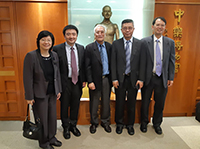Prof. Leung Ping Chung (middle) led a visit to the CUHK Chinese Medicine Museum for the delegation